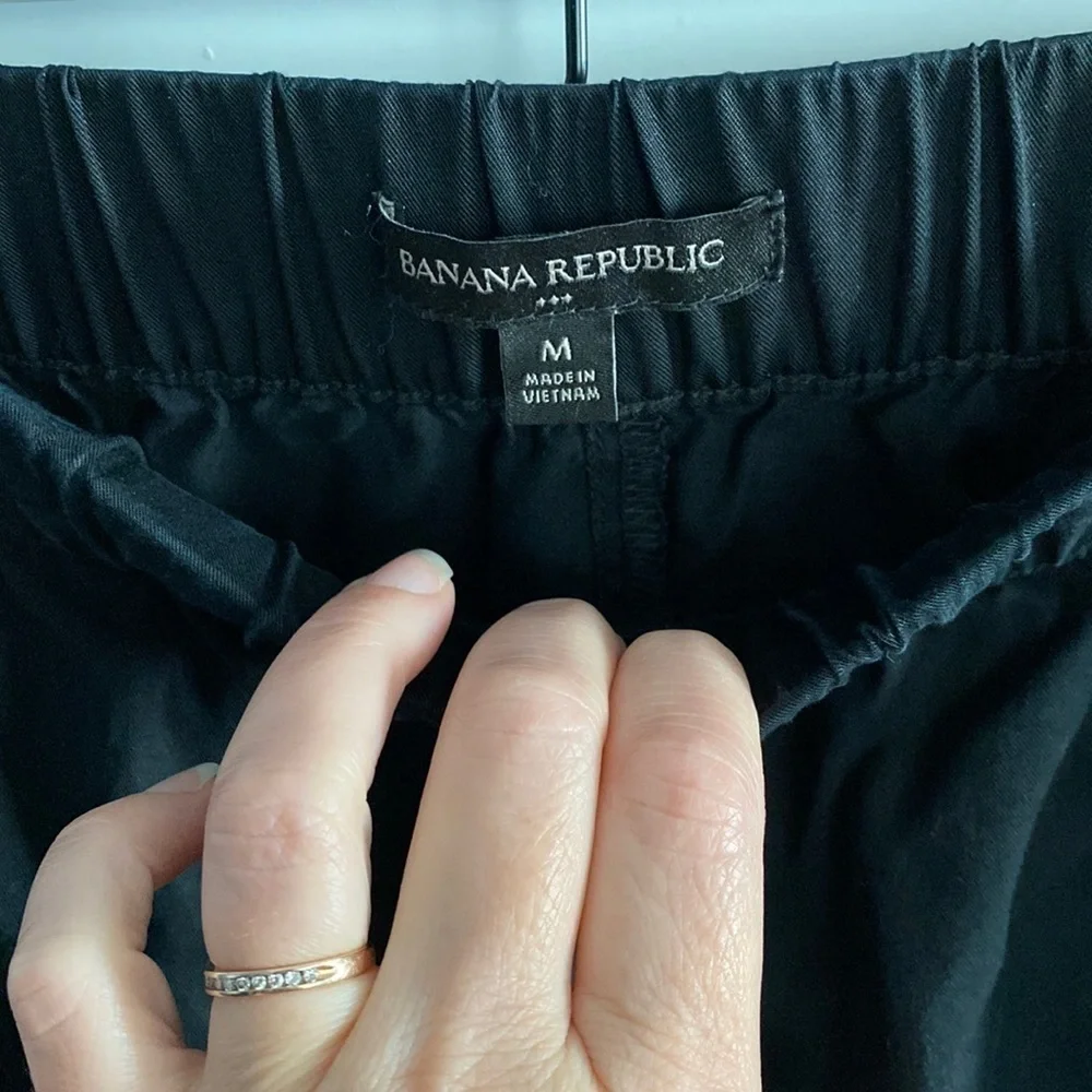 Banana Republic Black Tencel Soft Cargo Joggers EUC